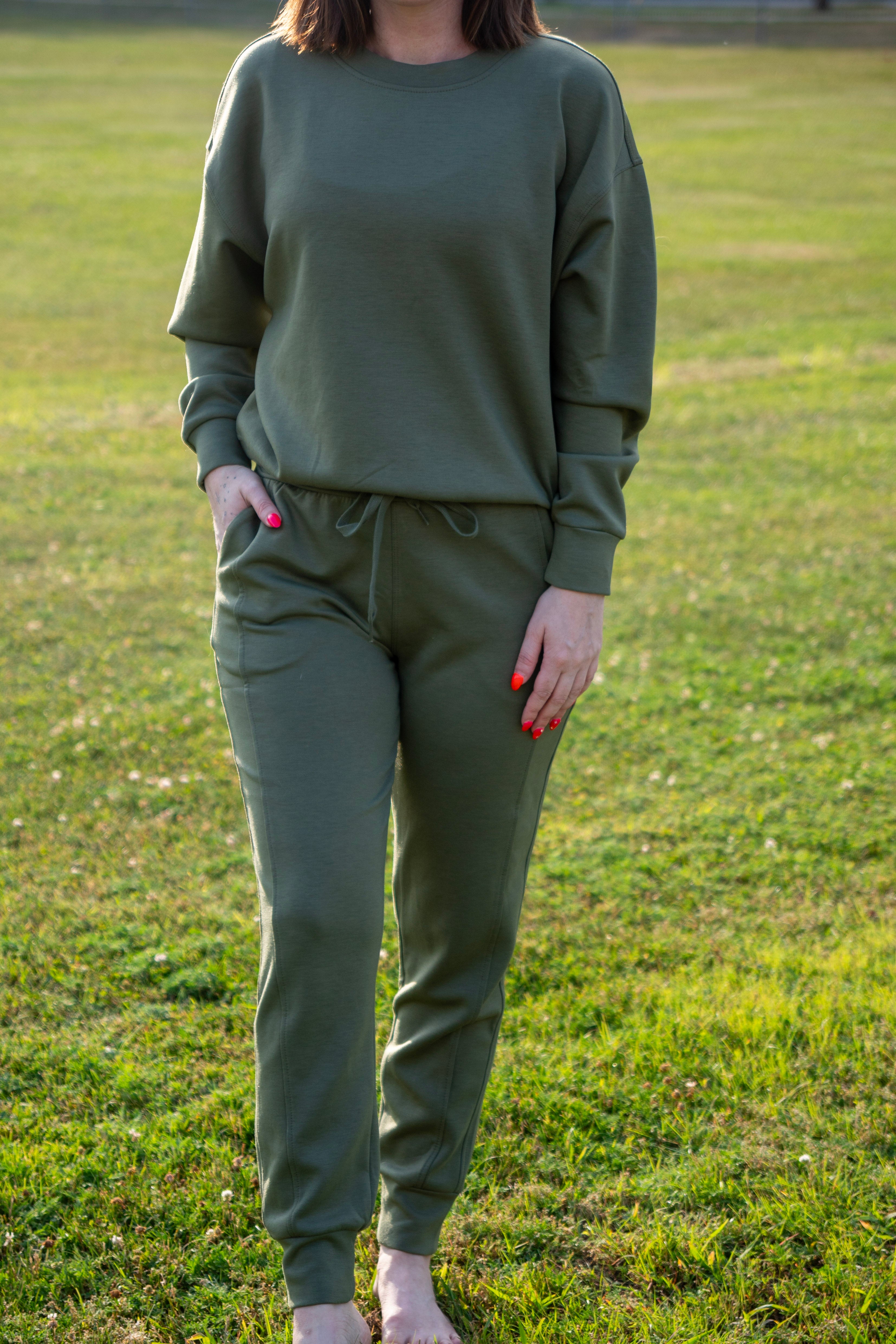 Scuba Crewneck Pullover and Jogger Set